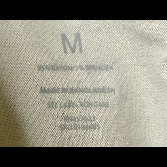 3️⃣/$15! Skull w/ head dress shirt - Picture 3 of 3